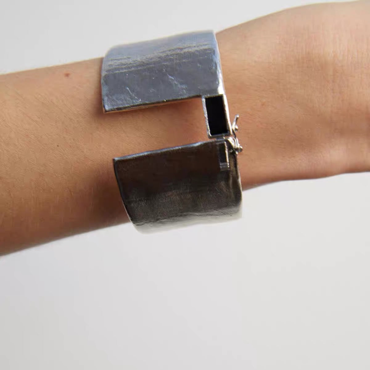 24AW新款Onyx Hinged Bracelet