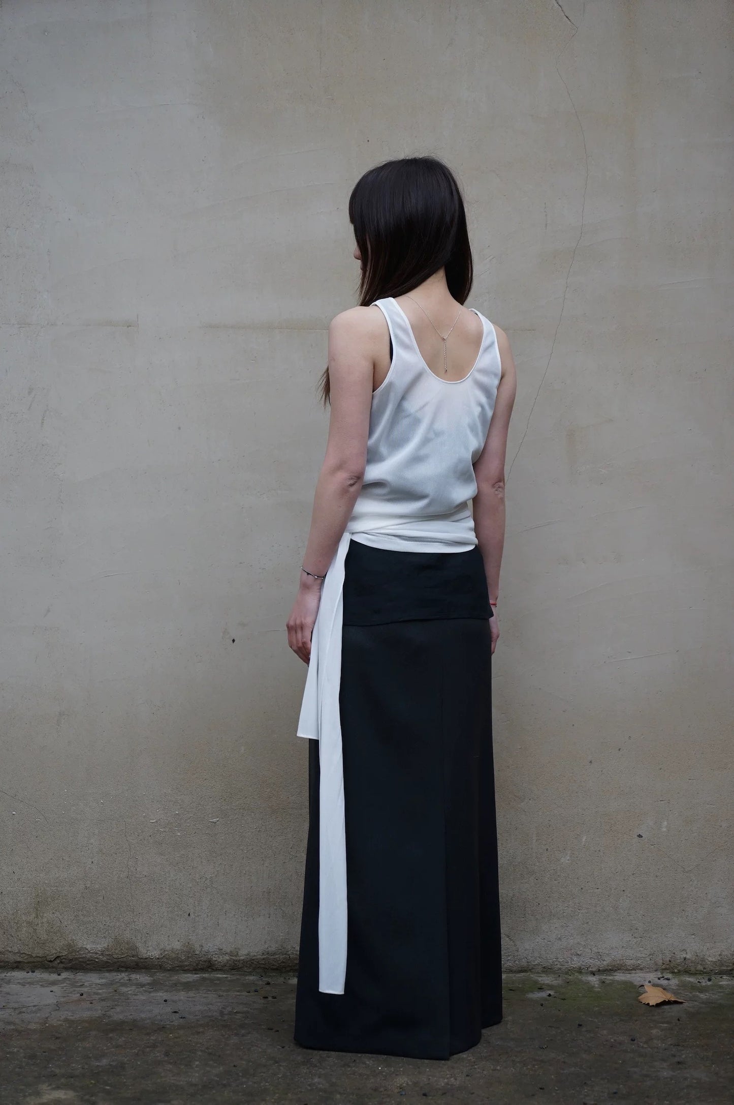 26春夏 SELF-TIE SLEEVELESS BLOUSE