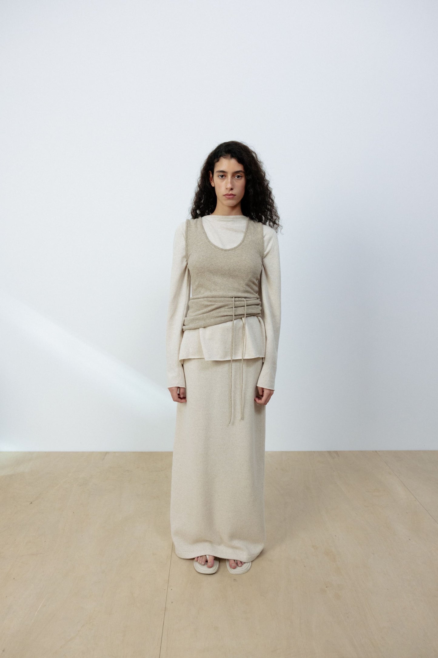 24早秋 BASIC LONG SCOOP NECK TOP