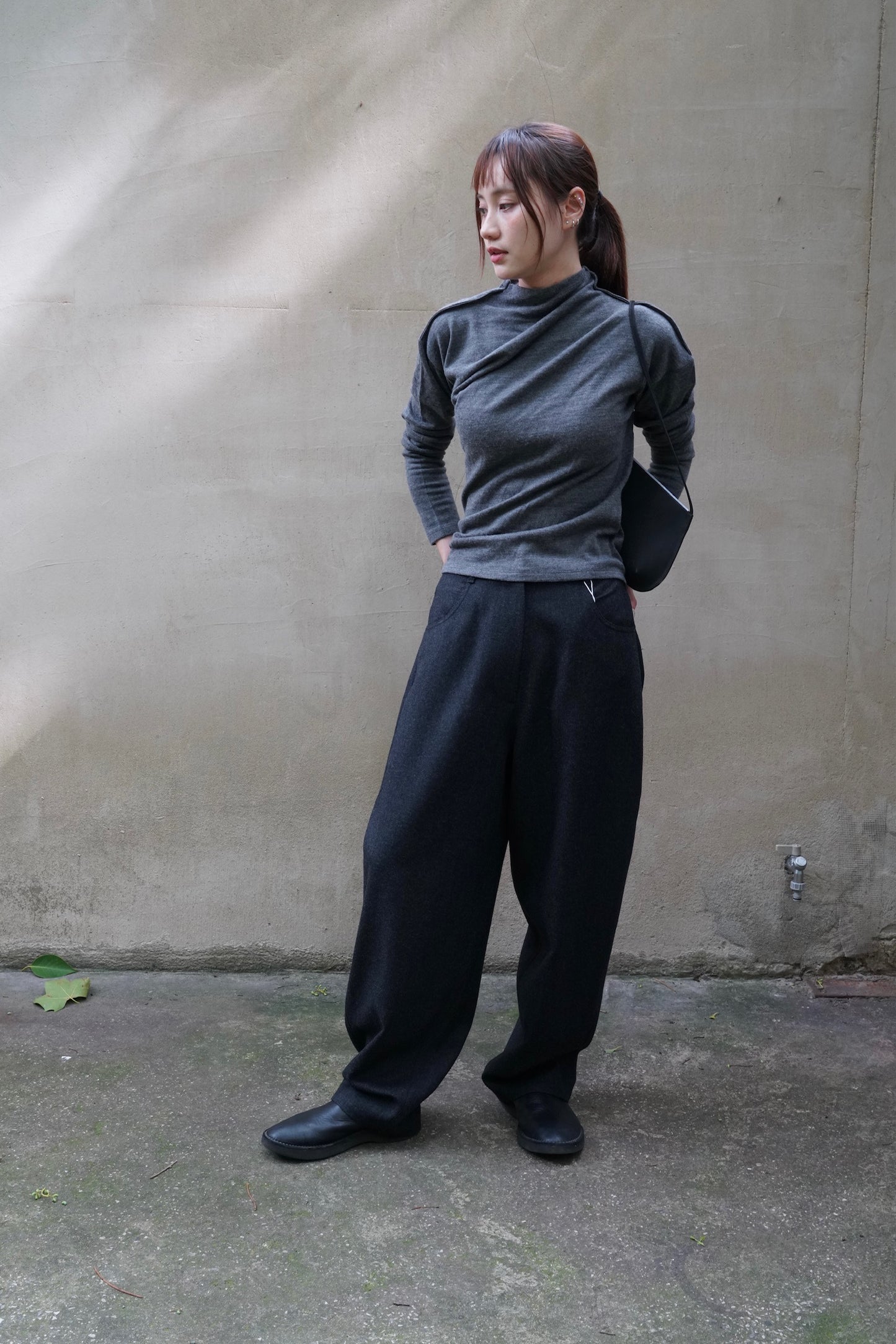26早秋 WOOL BLEND DRAPED KNIT TOP