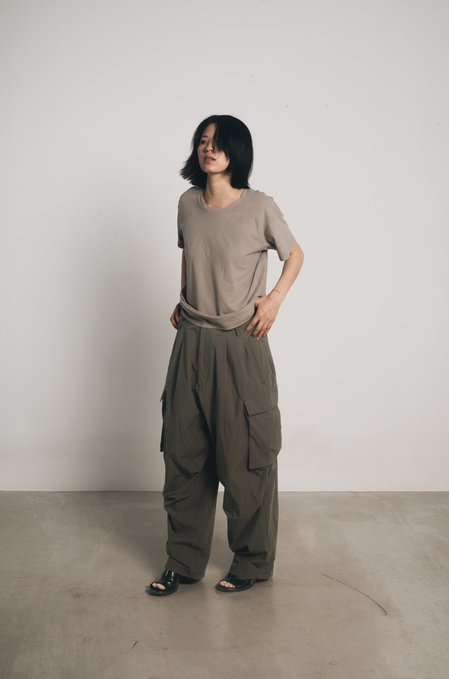 25春夏 纯棉松紧腰松弛感大口袋束脚工装裤