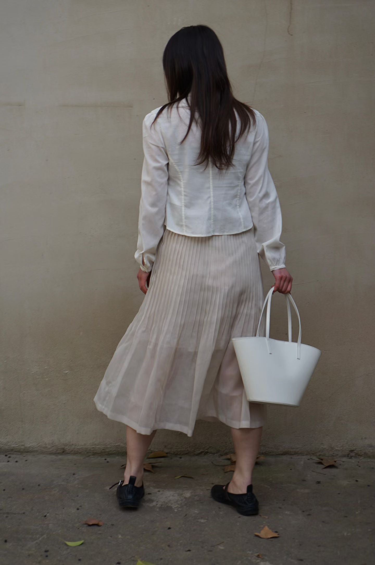 26早春 LEATHER BUCKET BAG