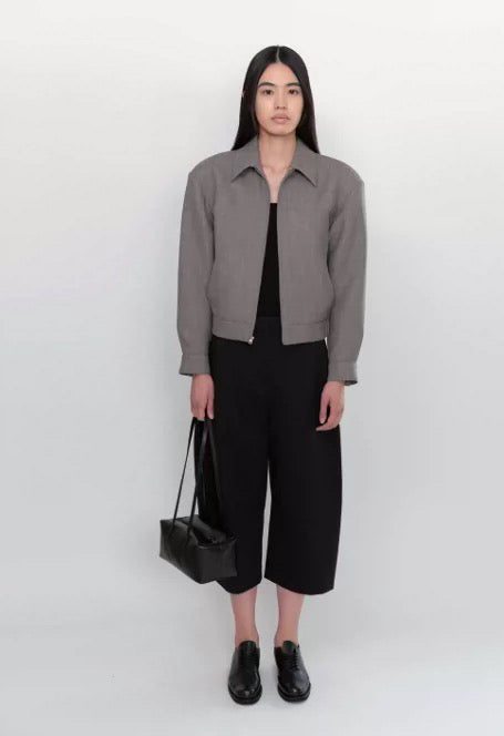 26早春 SMALL LEATHER SQUARE BAG