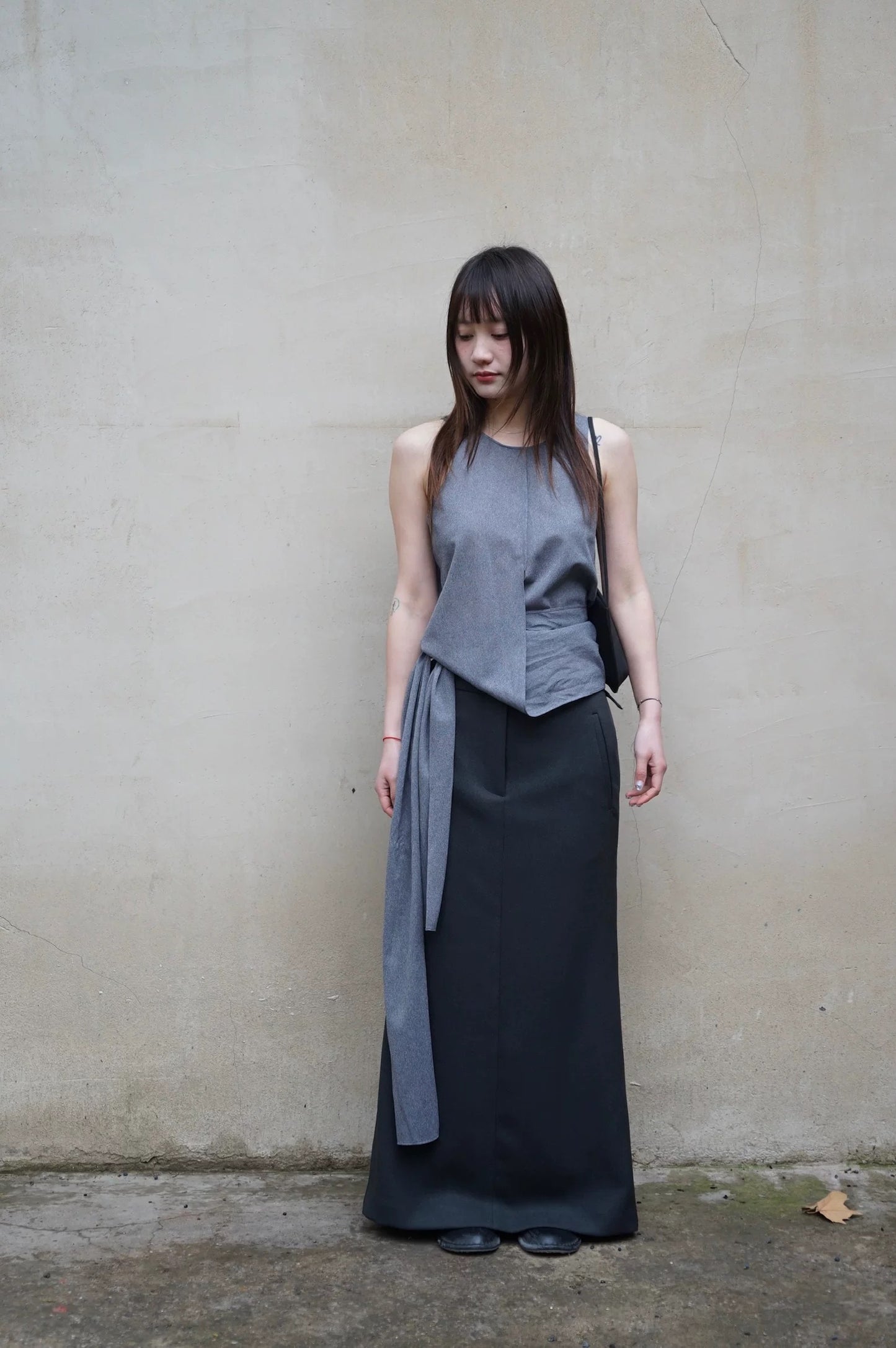 26春夏 SELF-TIE SLEEVELESS BLOUSE