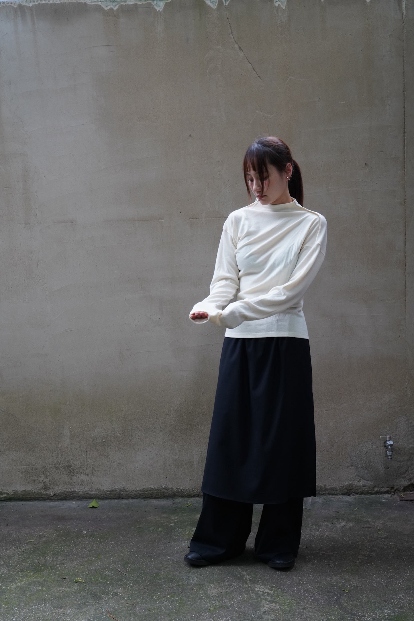 26早秋 WOOL BLEND DRAPED  KNIT TOP