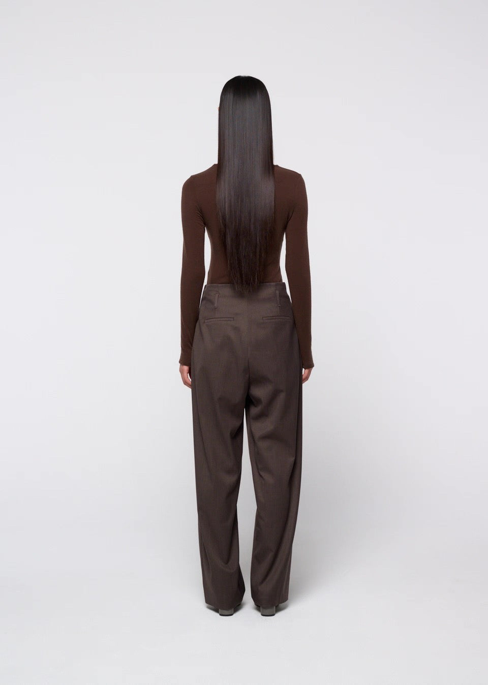 26早秋 STRAIGHT TUCK PANTS